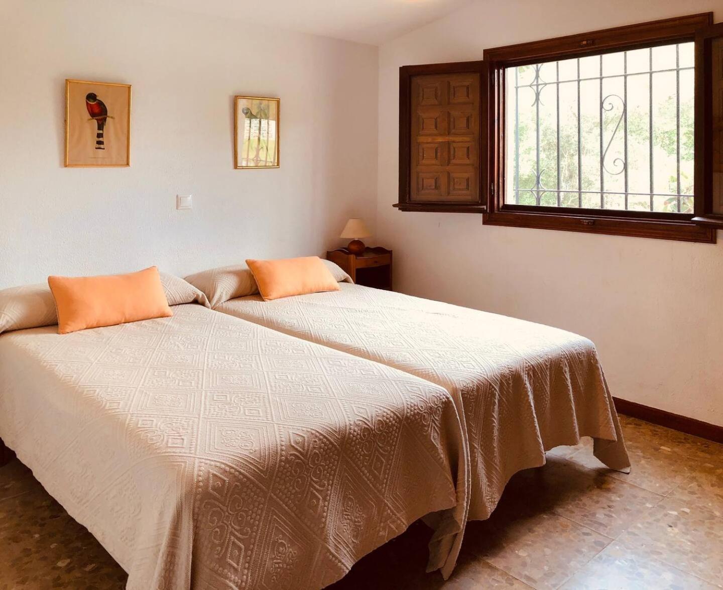 Pass The Keys Con Piscina En Holiday home
