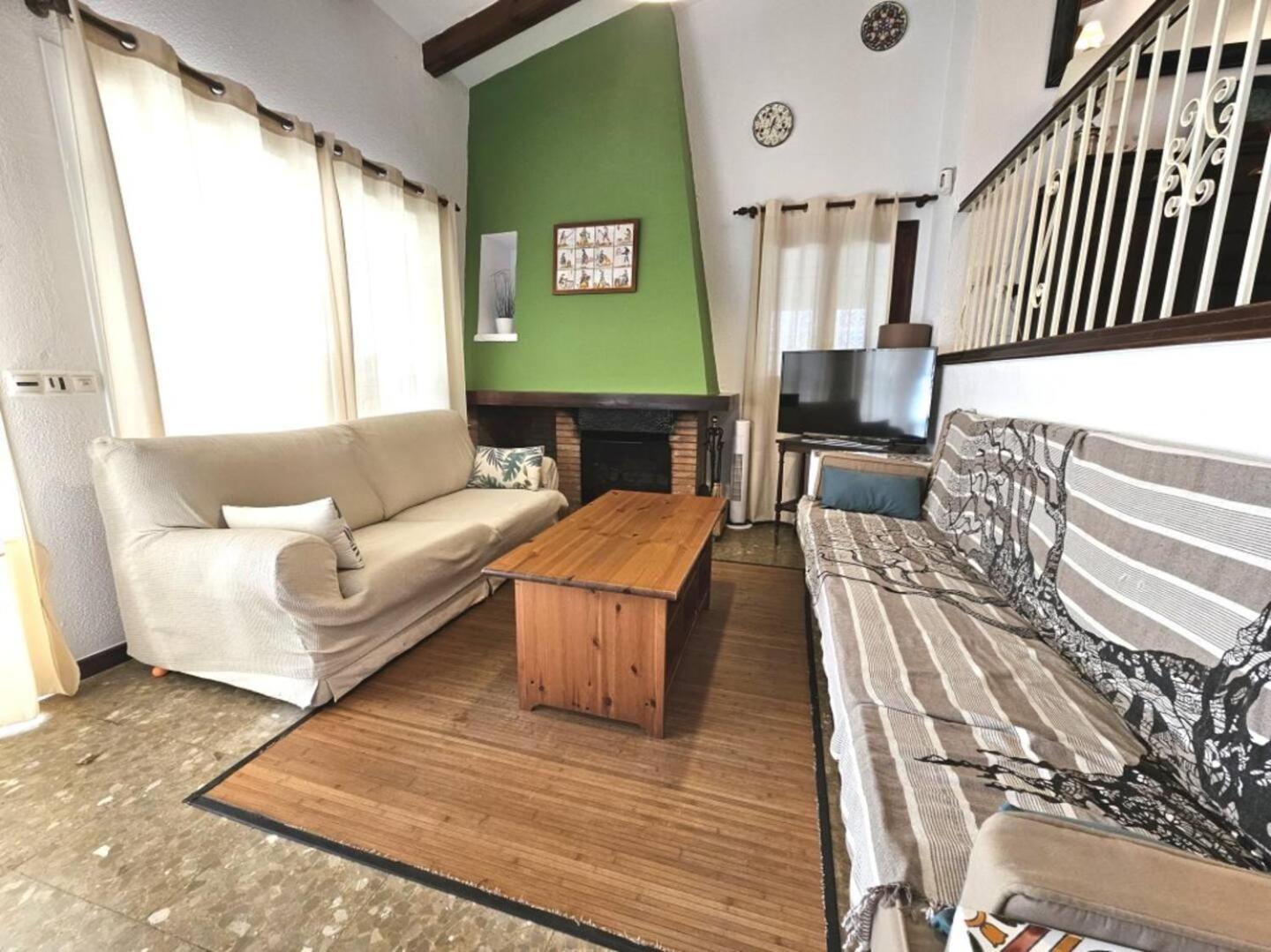 Pass The Keys Con Piscina En Holiday home