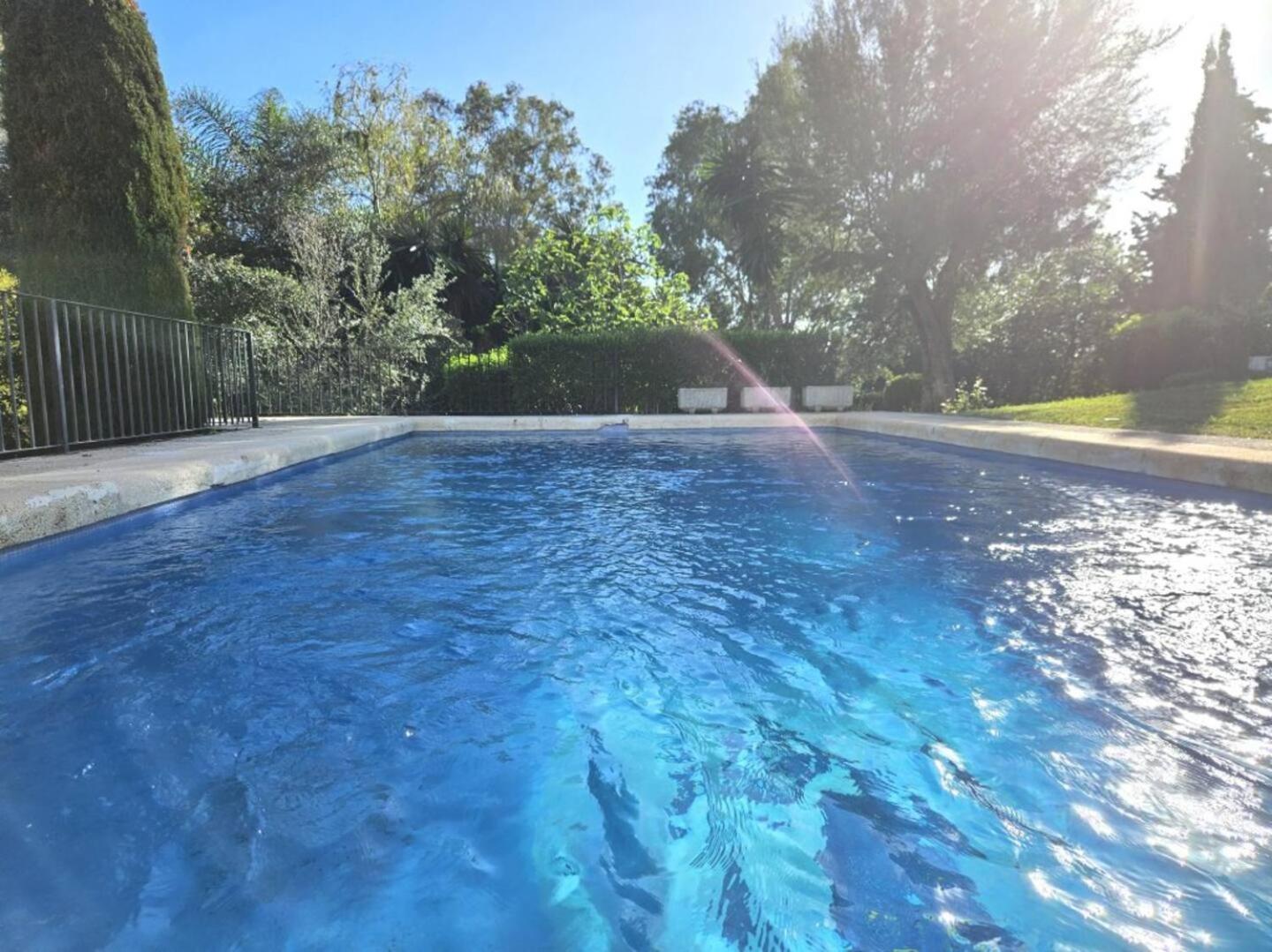 Pass The Keys Con Piscina En Vakantiehuis *